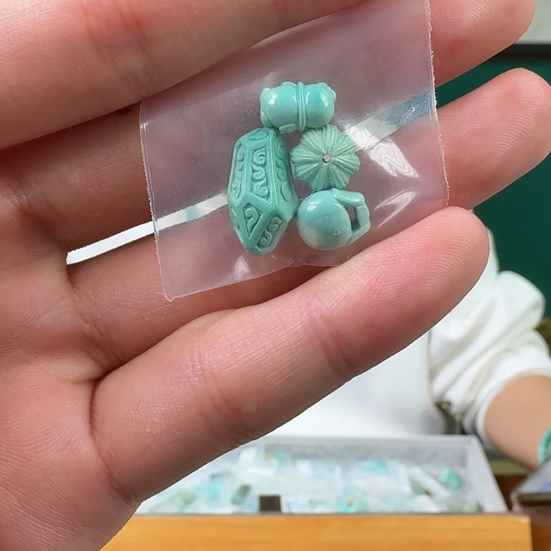 绿松石未镶嵌珠宝奇石