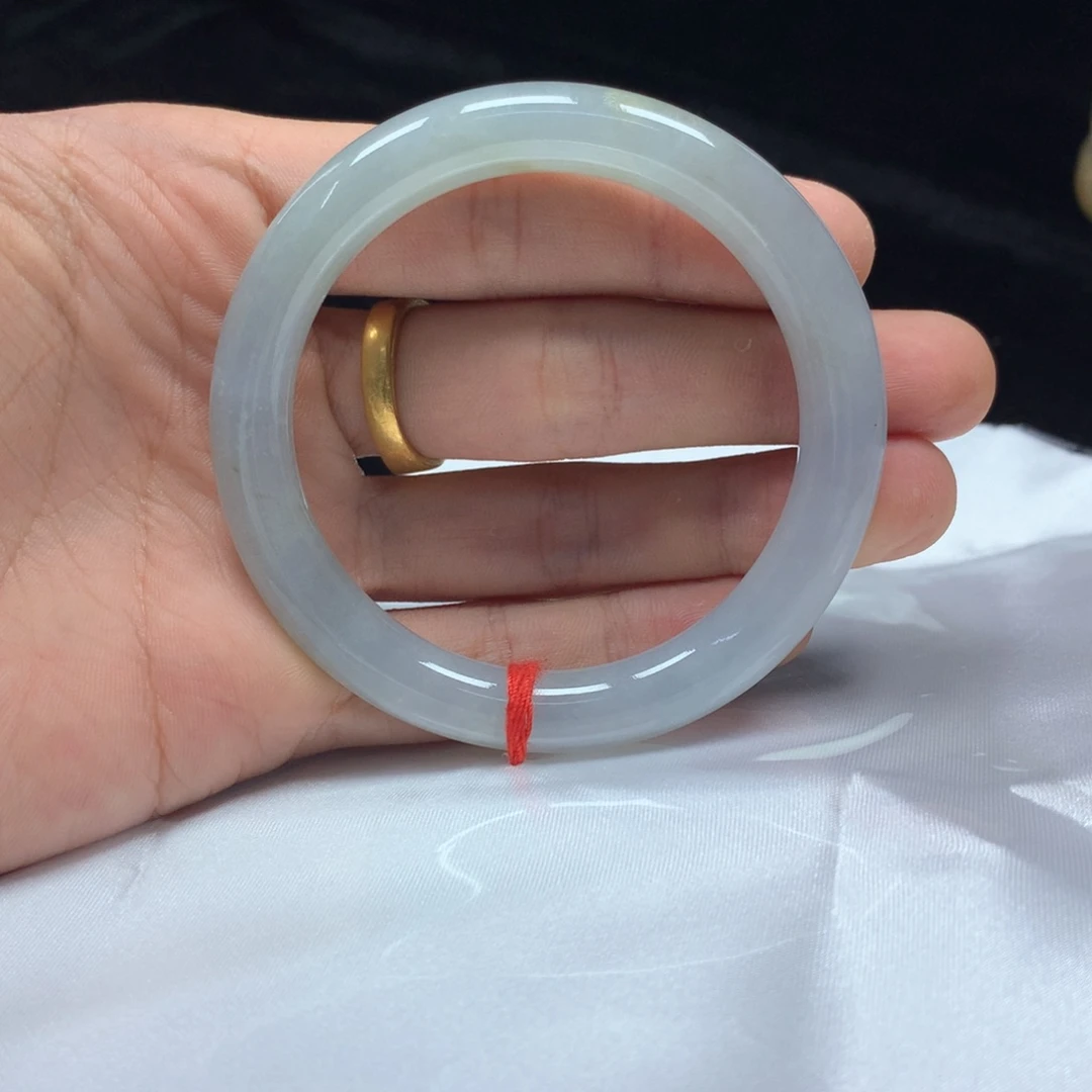 翡翠未镶嵌手镯（圆镯）52.6