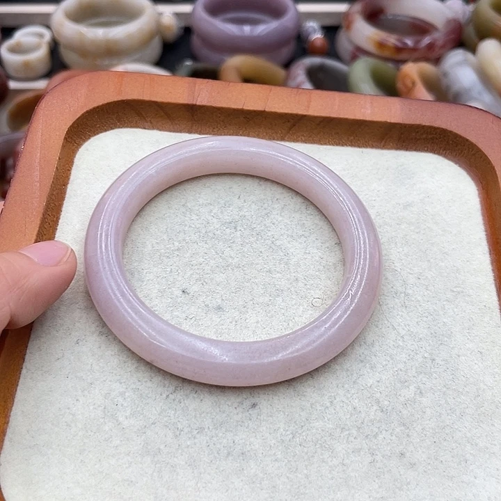 石英质玉圈口齐全未镶嵌影*