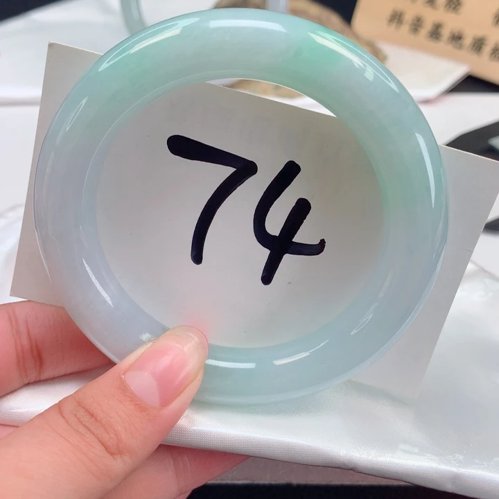 翡翠手镯（圆镯）未镶嵌胖圆56.57