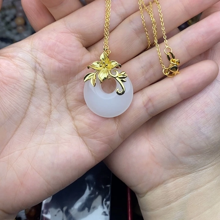 石英质玉合金颈饰
