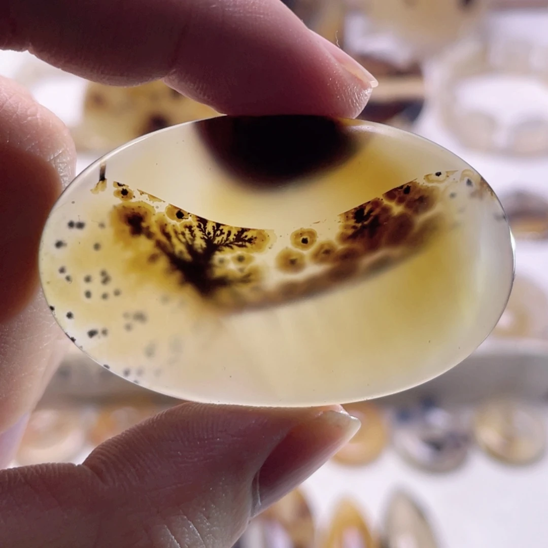 玛瑙/玉髓未镶嵌珠宝奇石