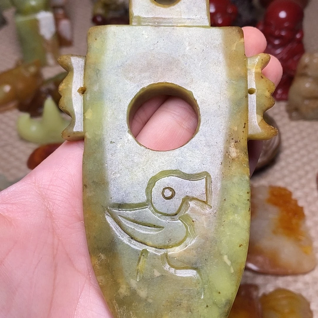 蛇纹石玉未镶嵌颈饰