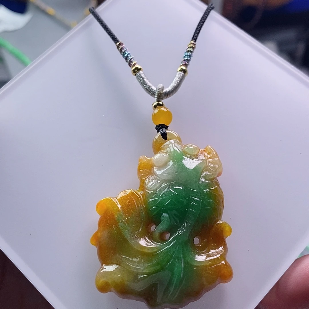 翡翠未镶嵌吊坠(赠链)