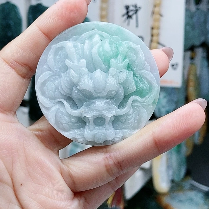 颈饰足铂镶嵌翡翠翡翠