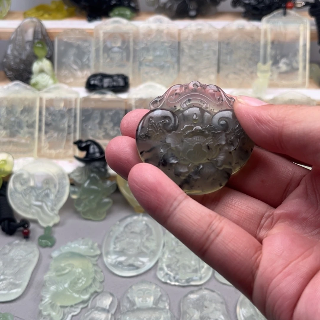 未镶嵌蛇纹石玉颈饰