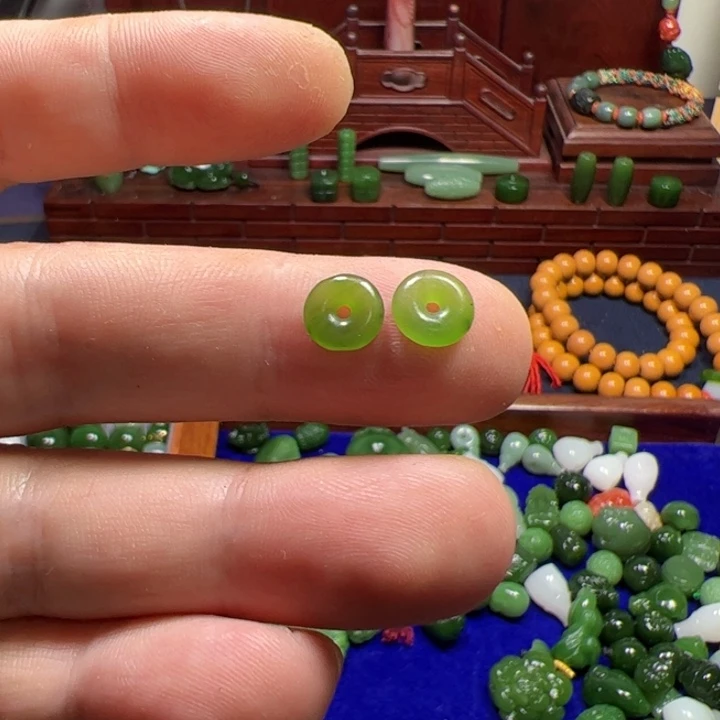 六***一和田玉（碧玉）未镶嵌颈饰