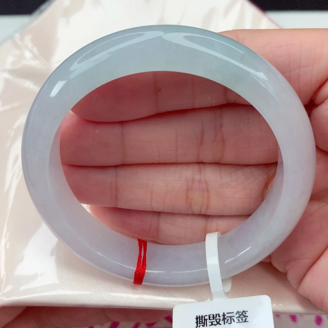翡翠未镶嵌手镯55.5圈白冰底飘绿光泽感完整度高