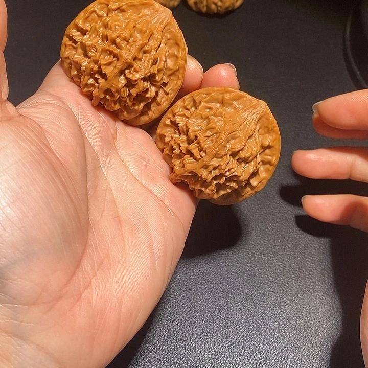 文玩核桃吊坠帝王