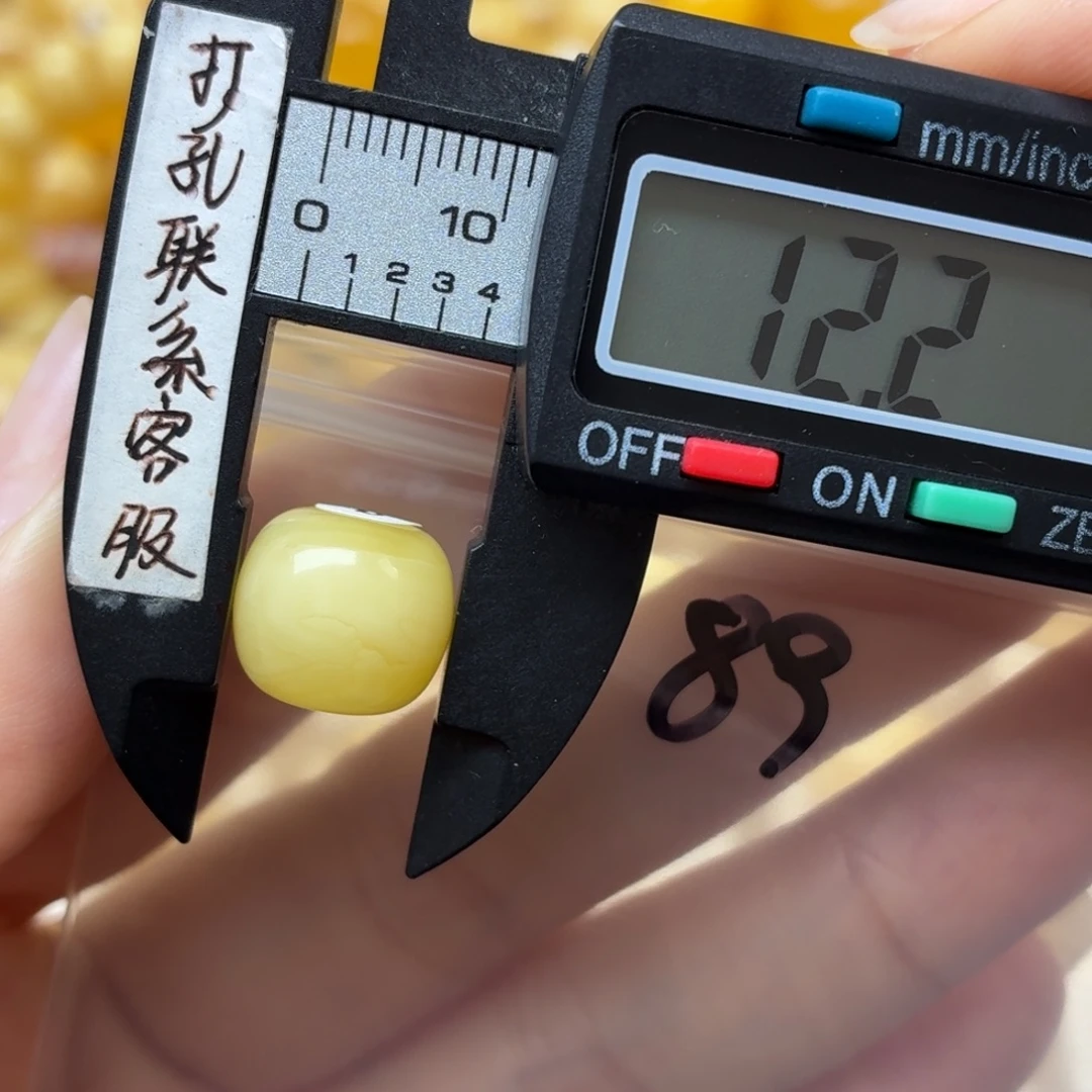 米***多蜜蜡未镶嵌裸石蜜蜡