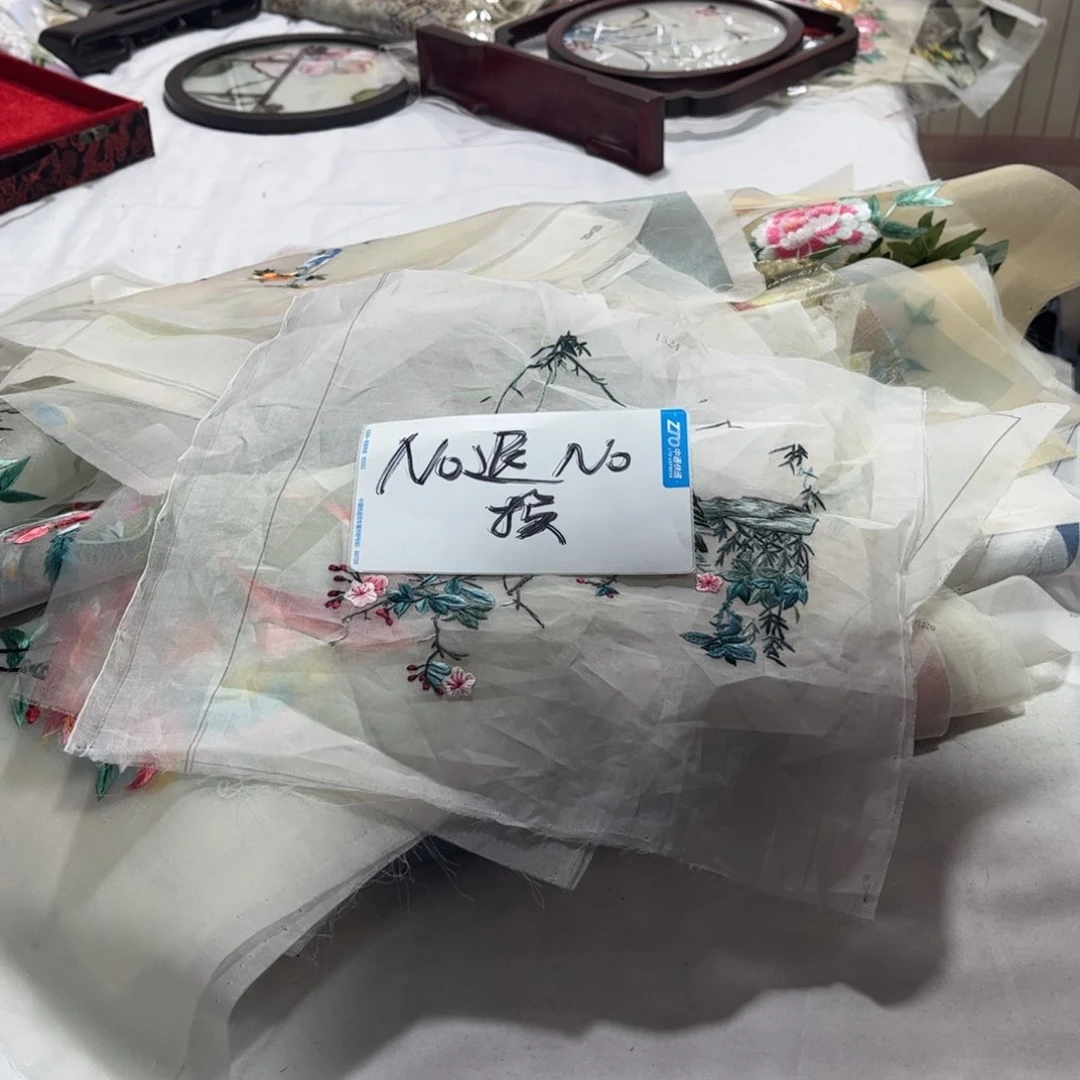 织绣纯手工制作的一款
