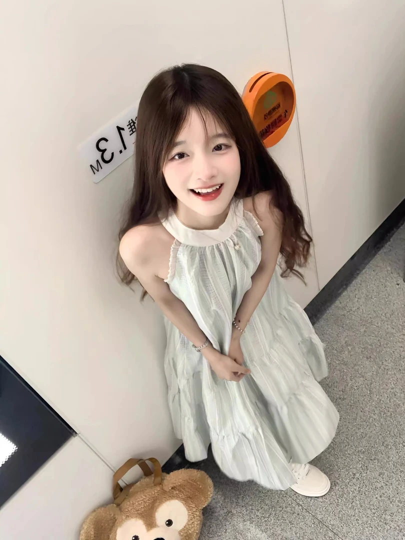 甜美风格纹挂脖连衣裙温柔风宽松显瘦裙子女款爆款2025新款高级感