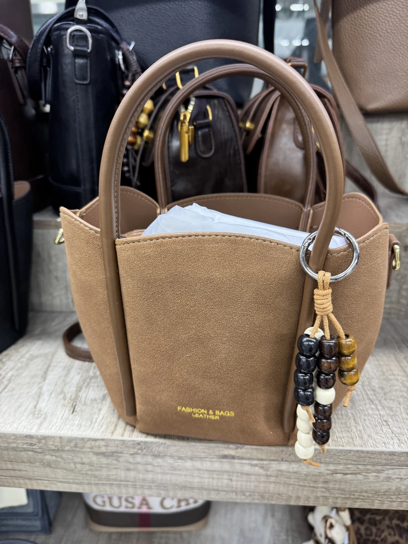 【六六推荐】小众手提菜篮母子包百搭软皮水桶包毛球包