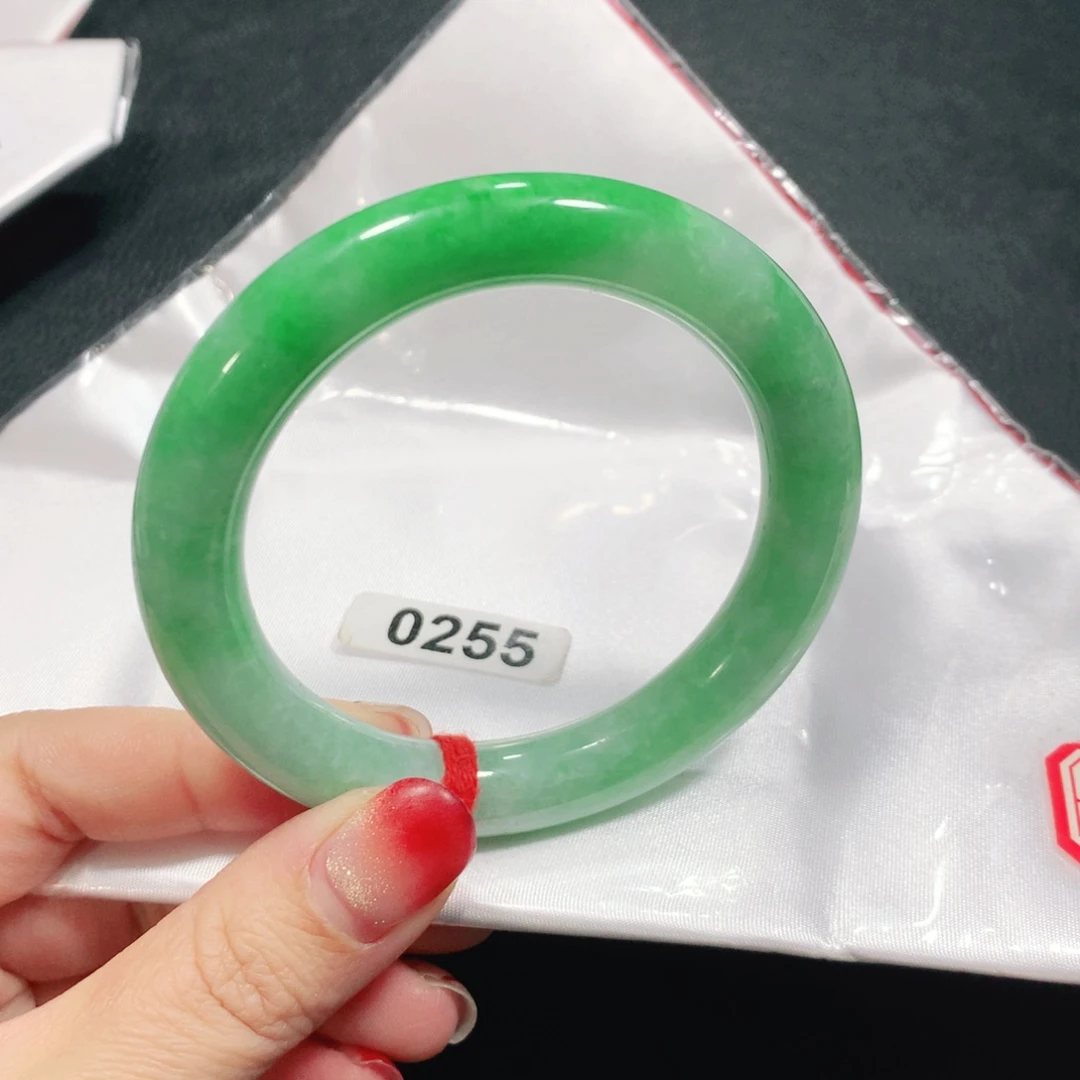 翡翠未镶嵌手镯（圆镯）0255-03