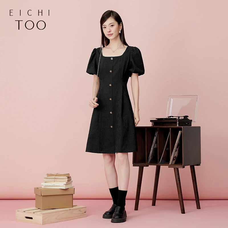 爱居兔夏季法式方领时尚肌理感短袖连衣裙EQLBJ2P013A