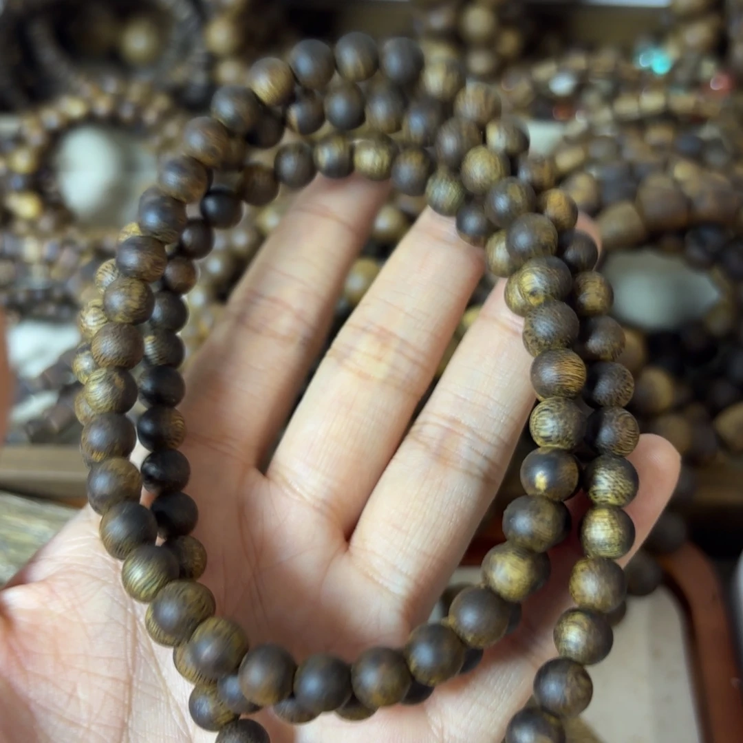 苹***【艺香阁】海南莺歌绿奇楠0.7mm20g+