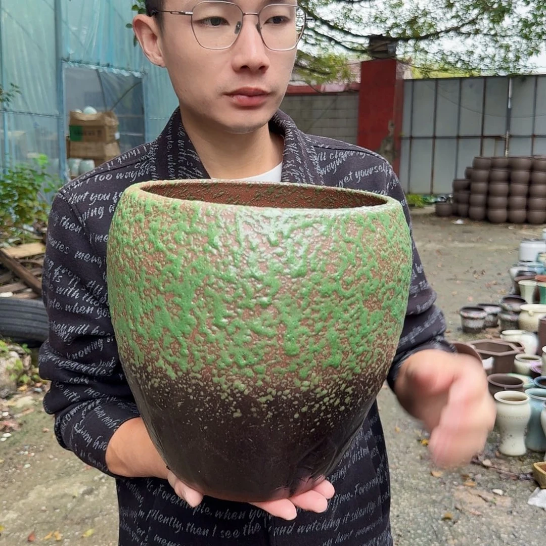 紫砂花盆口24.5高27（一个树叶牛油果