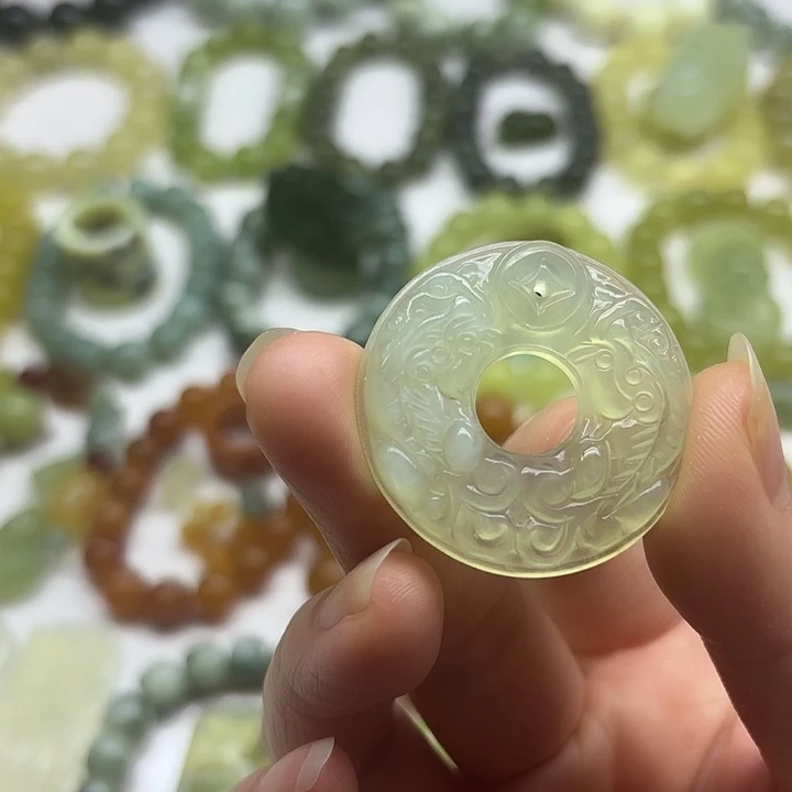 蛇纹石玉吊坠未镶嵌