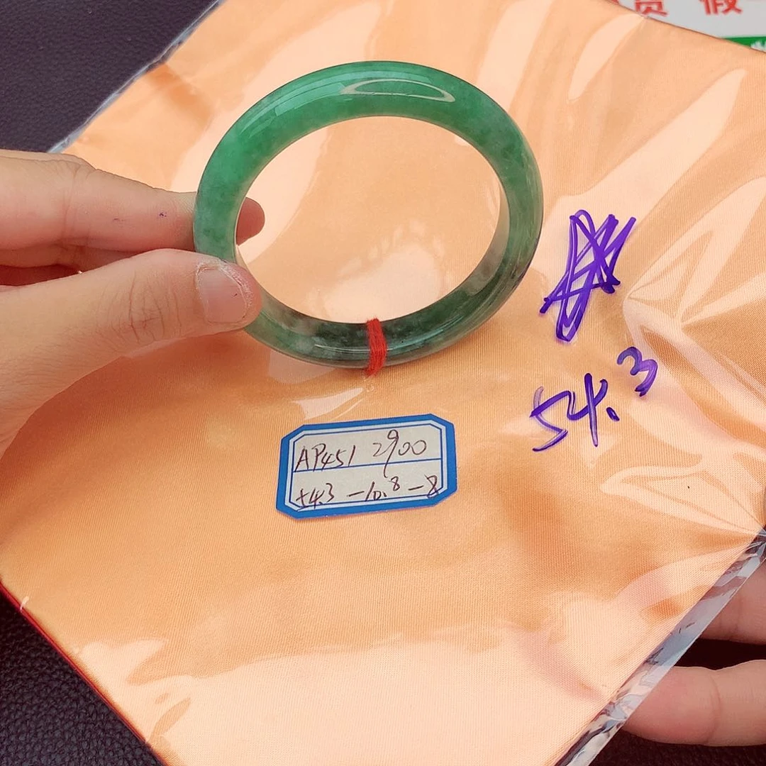 翡翠手镯未镶嵌我