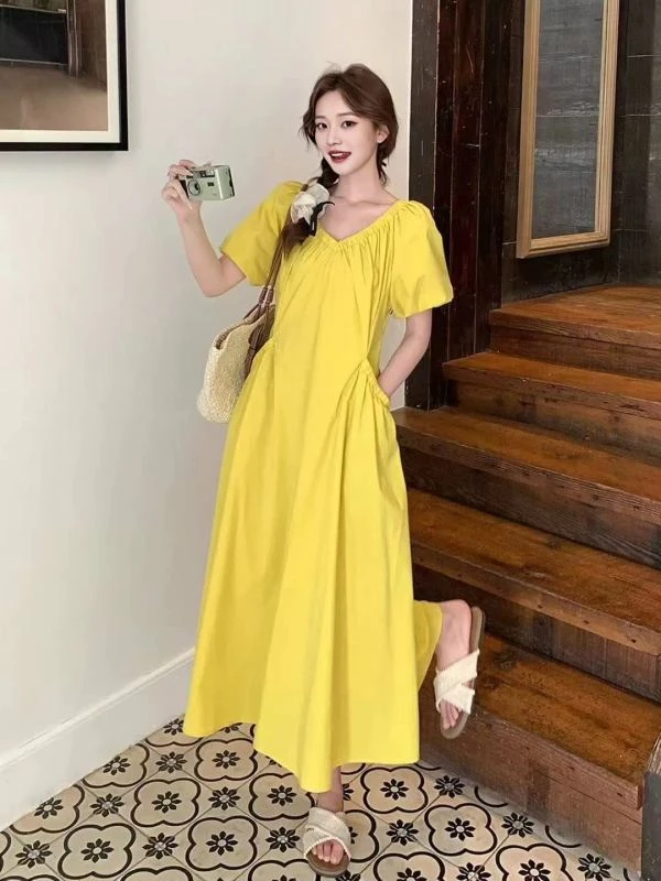 法式黄色v领泡泡短袖连衣裙女夏季新款设计感宽松收腰显瘦长裙子