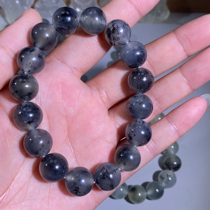 罗****岫玉未镶嵌颈饰手串