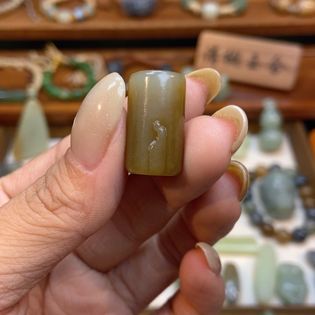 吊坠(不含链)未镶嵌和田玉石**作