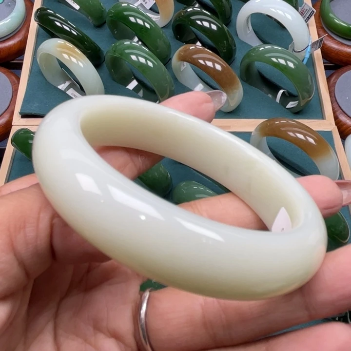 未镶嵌手镯和田玉（碧玉）