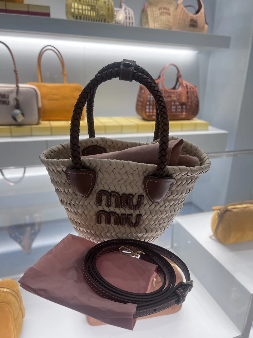 未使用 MIU MIU/缪缪 MIU MIU  新款小号草编包