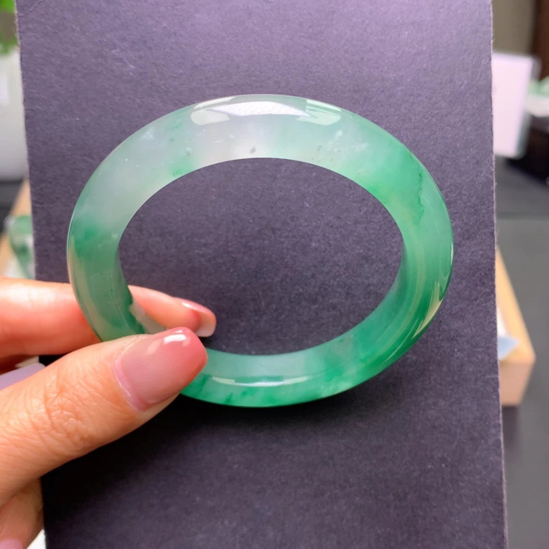 石英质玉（非洲翠）未镶嵌手镯