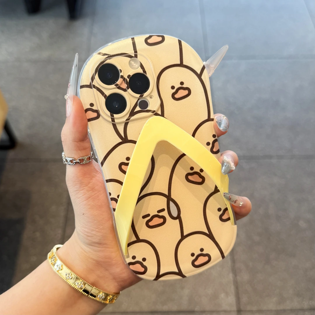 奥菲顿满屏黄鸭拖鞋壳适用苹果15/16pro手机壳iPhone14/13/12女11