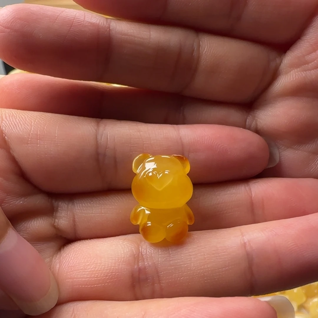 苍***下蜜蜡颈饰未镶嵌蜜蜡俏色小熊吊坠（打孔不退换）