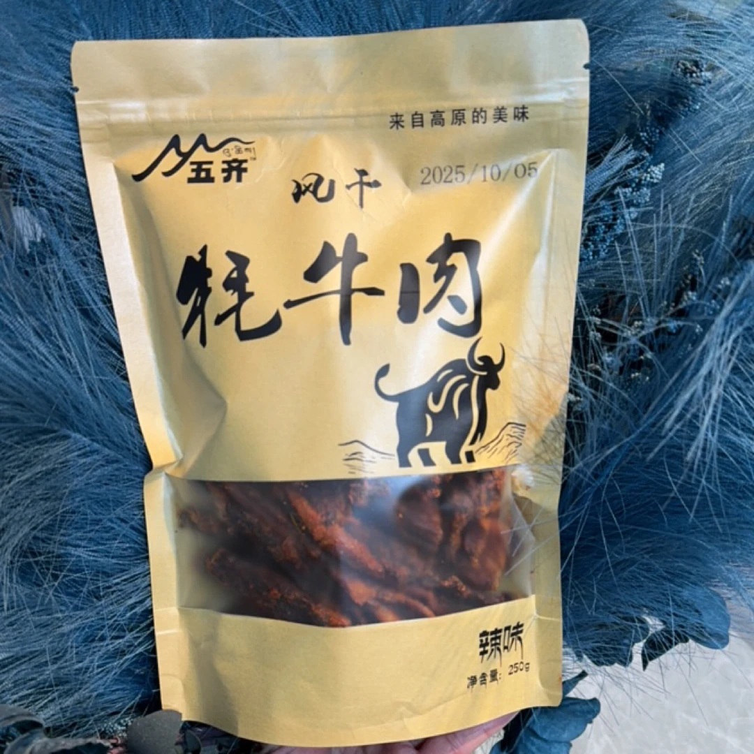 西藏昌都类乌齐风干手撕牦牛肉干