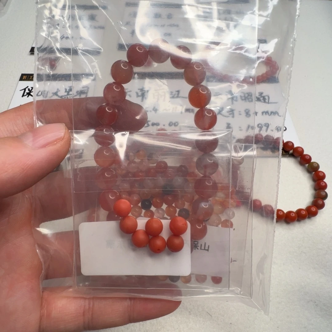南红玛瑙一条手串+两份散珠 016未镶嵌
