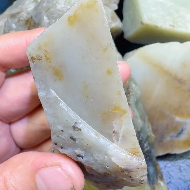 和田玉未镶嵌珠宝半成品