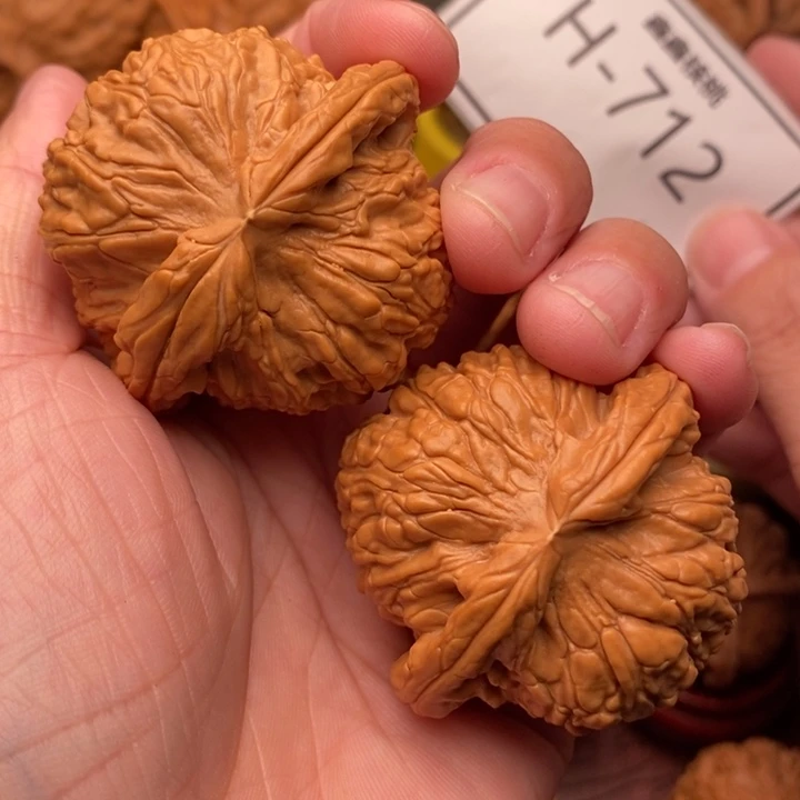 把件桃核闷白44….