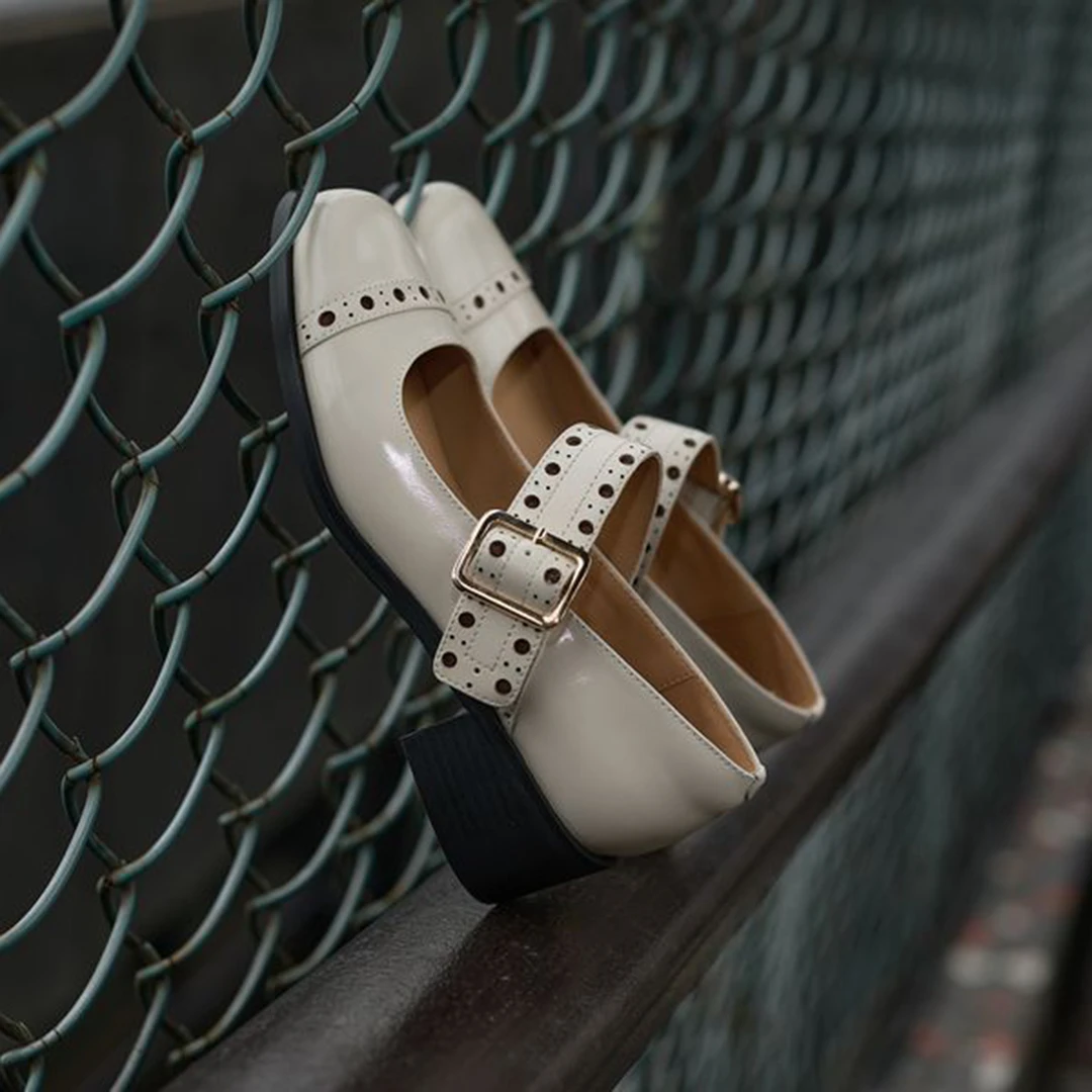 法式复古一字扣带粗跟玛丽珍鞋女圆头单鞋2025新款高跟浅口小皮鞋