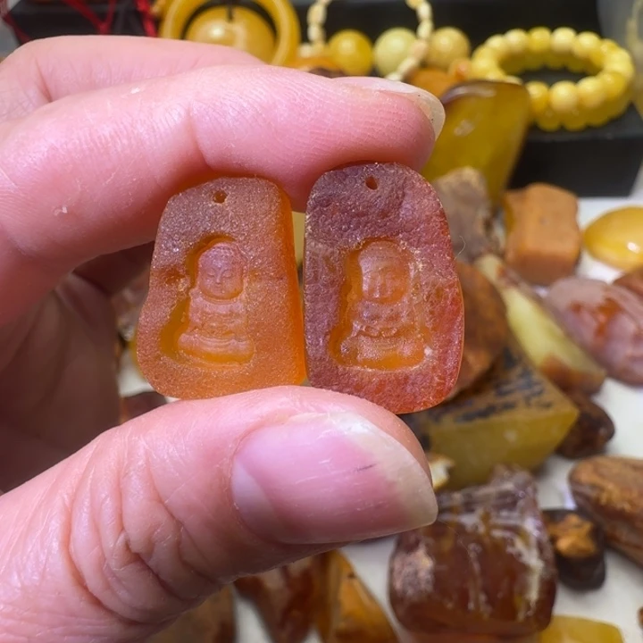 蜜蜡未镶嵌吊坠(不含链)纯天然琥珀蜜蜡雕刻件一打磨不退换随机发