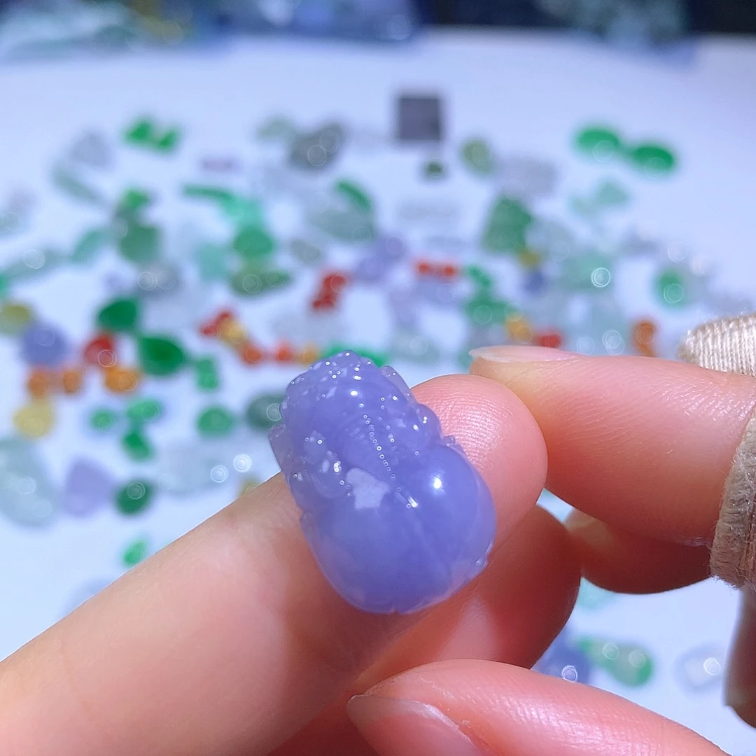 翡翠颈饰未镶嵌皮休