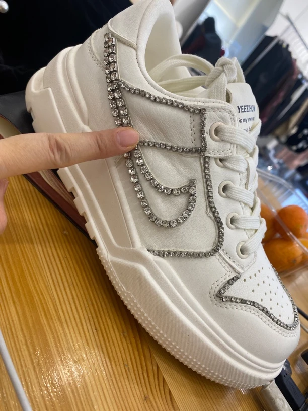 俊俊家 带钻小白鞋