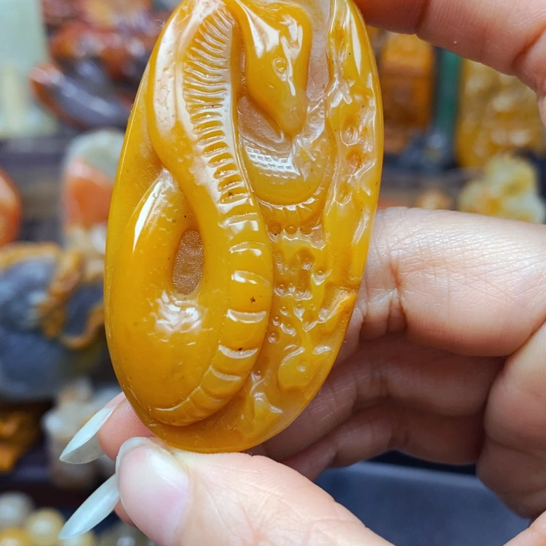 石英质玉（黄龙玉）未镶嵌颈饰