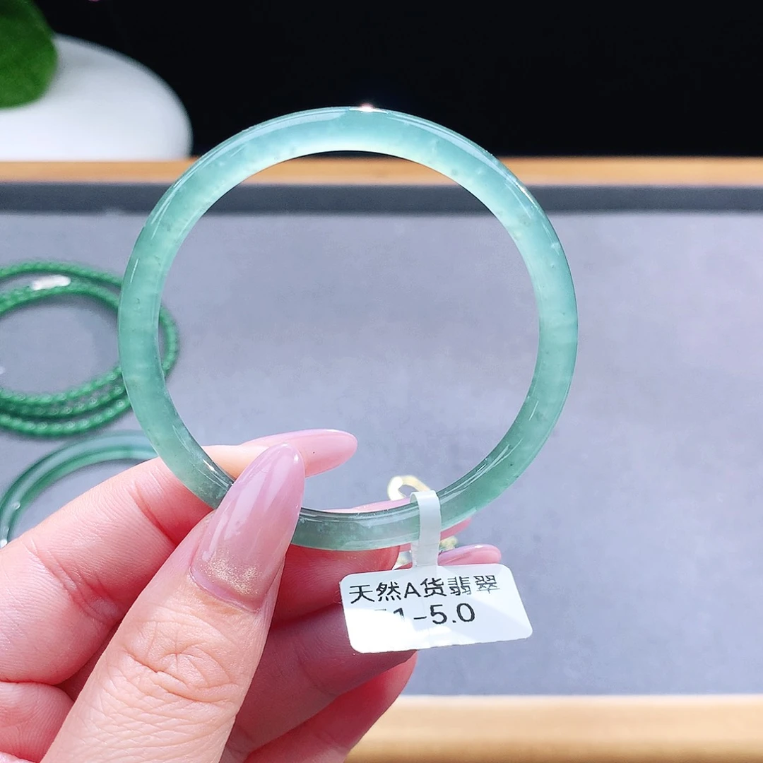 未镶嵌手镯（圆镯）翡翠