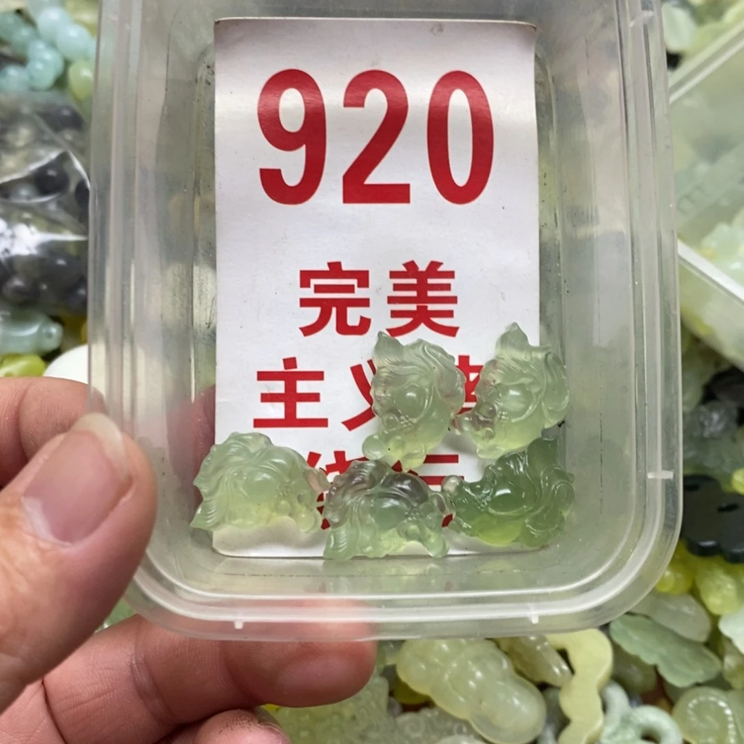 蛇纹石玉挂坠未镶嵌