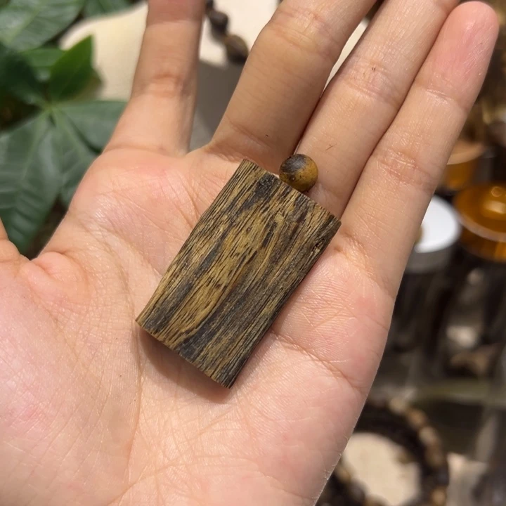 露***沉香沉香碎屑素牌
