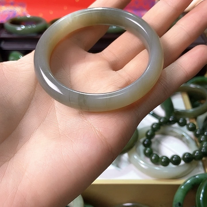 秀***）未镶嵌手镯和田玉
