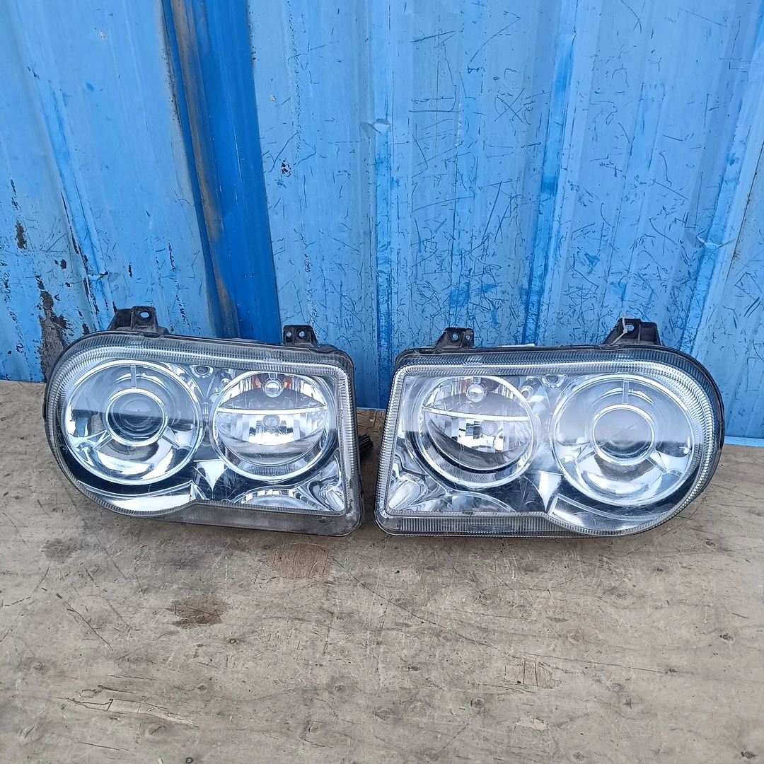8新  适用于克莱斯勒300c疝气大灯前照明灯远近光灯原车原厂