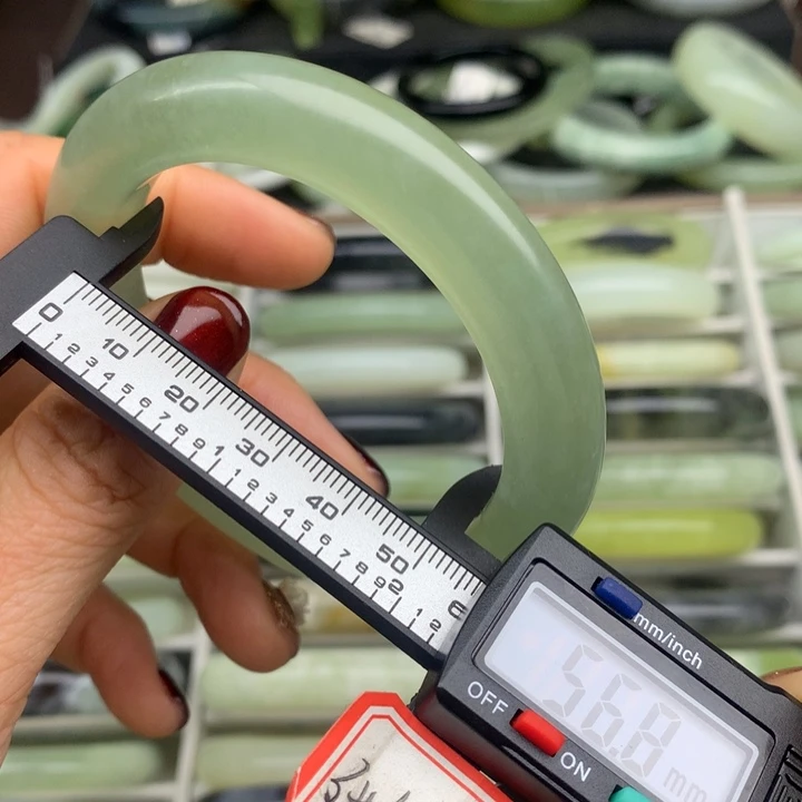 蛇纹石玉未镶嵌手镯674