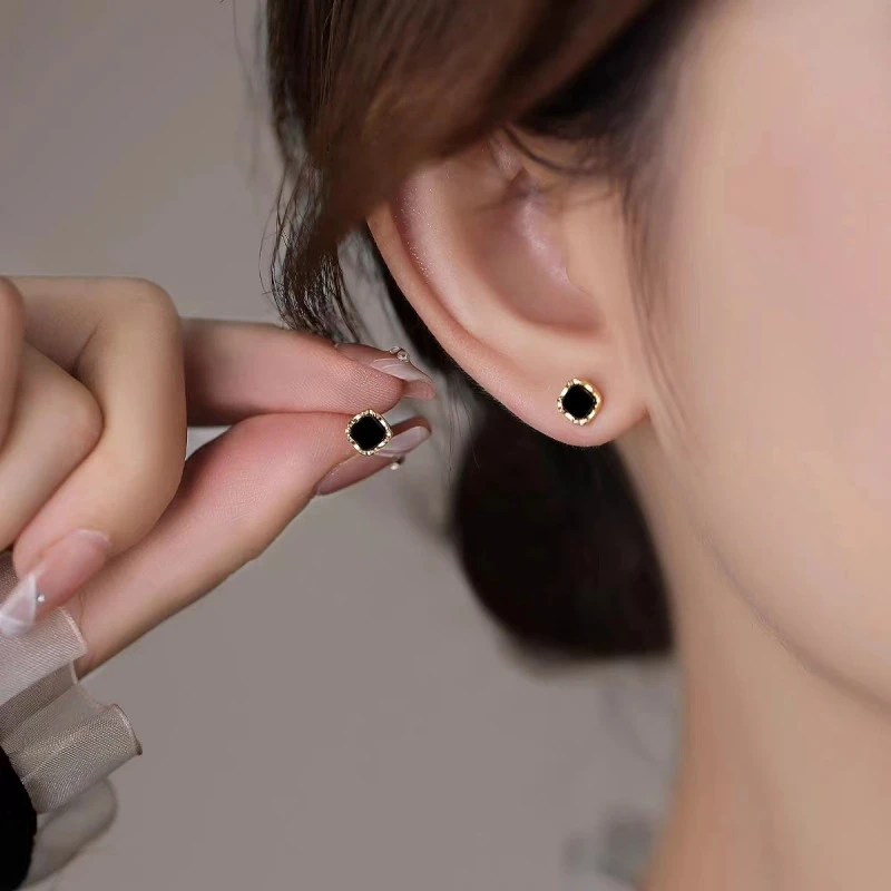 925银耳饰 铜合金耳饰925纯银针黑色方形耳钉女养耳洞不用摘耳环