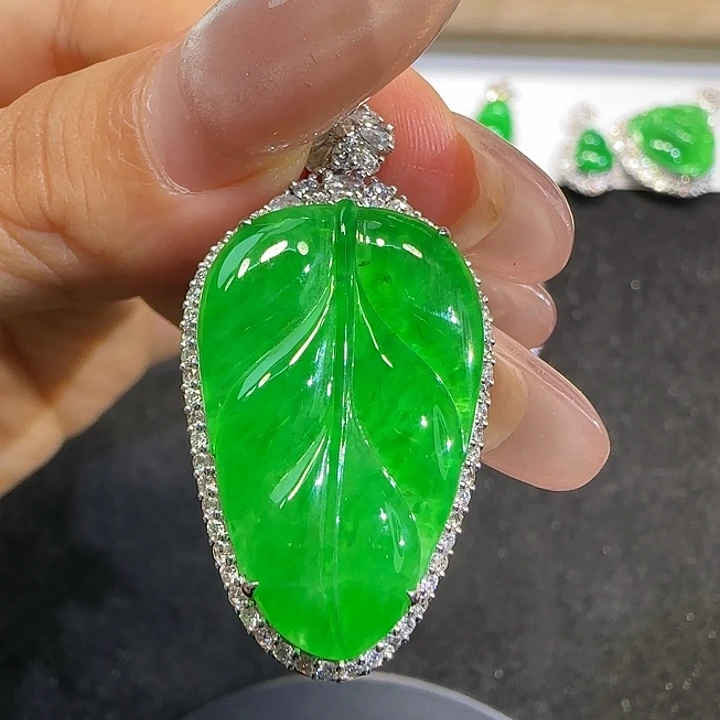翡翠18K金镶嵌颈饰@****树叶