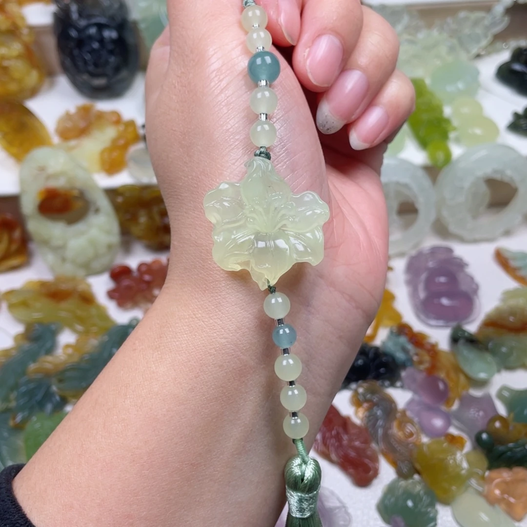 蛇纹石玉未镶嵌颈饰