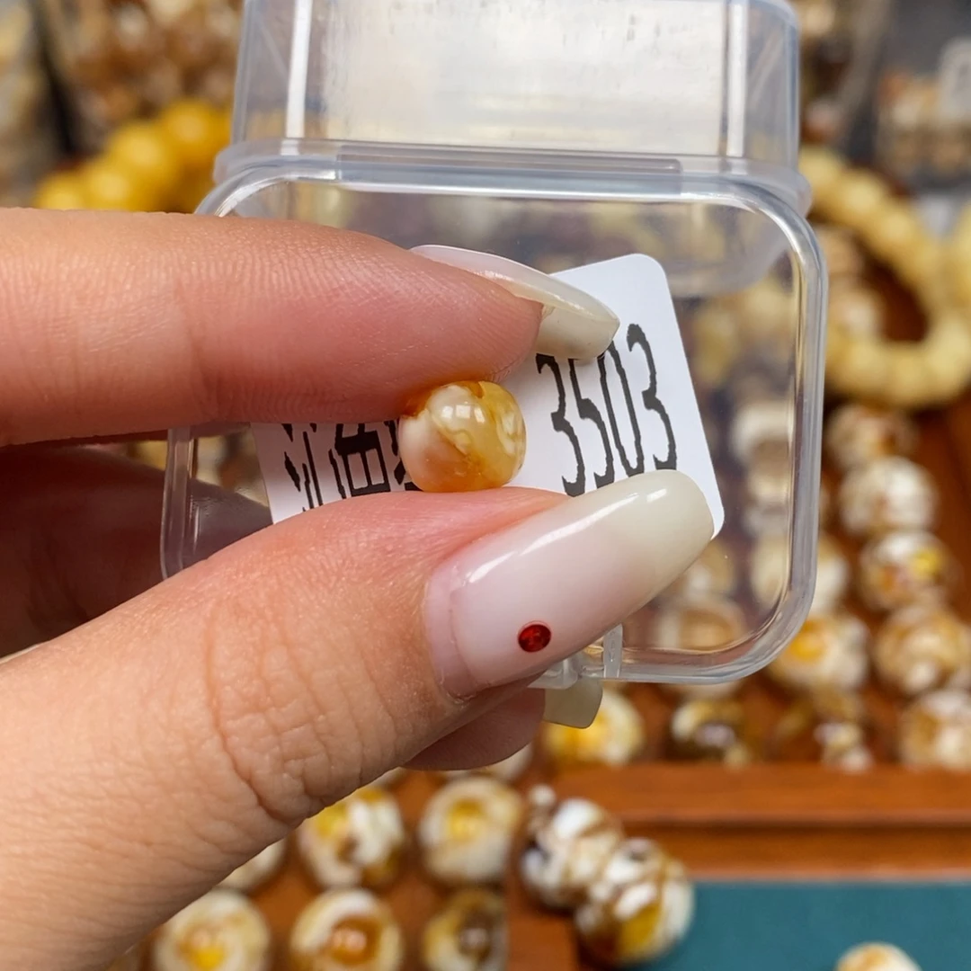 蜜蜡未镶嵌珠宝奇石3503